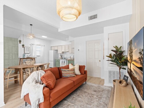 Super Boho- At Lake Toho s Water Sleeps 6