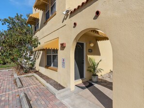 House - Super Boho- At Lake Toho s Water Sleeps 6 (Kissimmee)