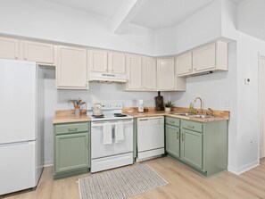 House - Super Boho- At Lake Toho s Water Sleeps 6 (Kissimmee)