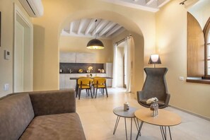 TV, fireplace - Borgo di Drugolo Apartment n.1 (Drugolo)