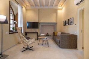 TV, fireplace - Borgo di Drugolo Apartment n.1 (Drugolo)