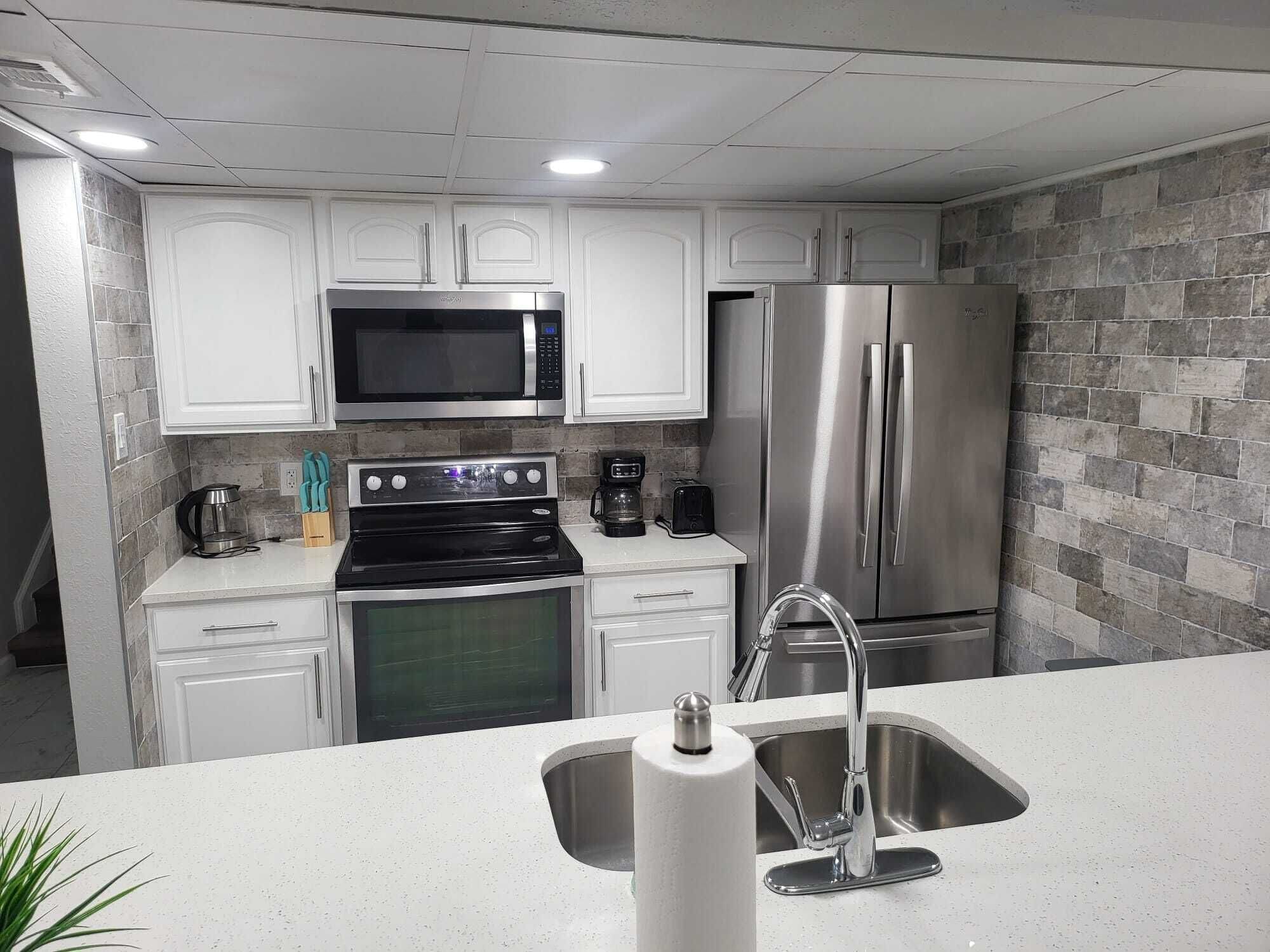 ثلاجة، ميكروويف، فرن، موقد طهي مسطح