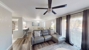 Smart TV - GP78B – World Cup Stay - 10 min to AT&T - Sleeps 6 - Free Parking - Fast WiFi (Grand Prairie)