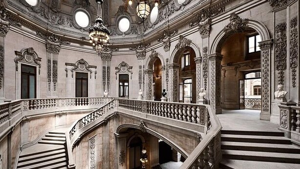 A grand, ornate interior with a central staircase, multiple arches, and classical architectural details. - T2 Matosinhos Sul | Beach 5min | Metro Door | Internet | 6Pax (Matosinhos)