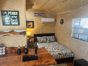 1 bedroom, iron/ironing board, WiFi, bed sheets - The Last Resort In the Historic Upper Canyon (Ruidoso)