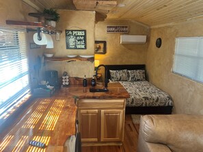 Interior - The Last Resort In the Historic Upper Canyon (Ruidoso)