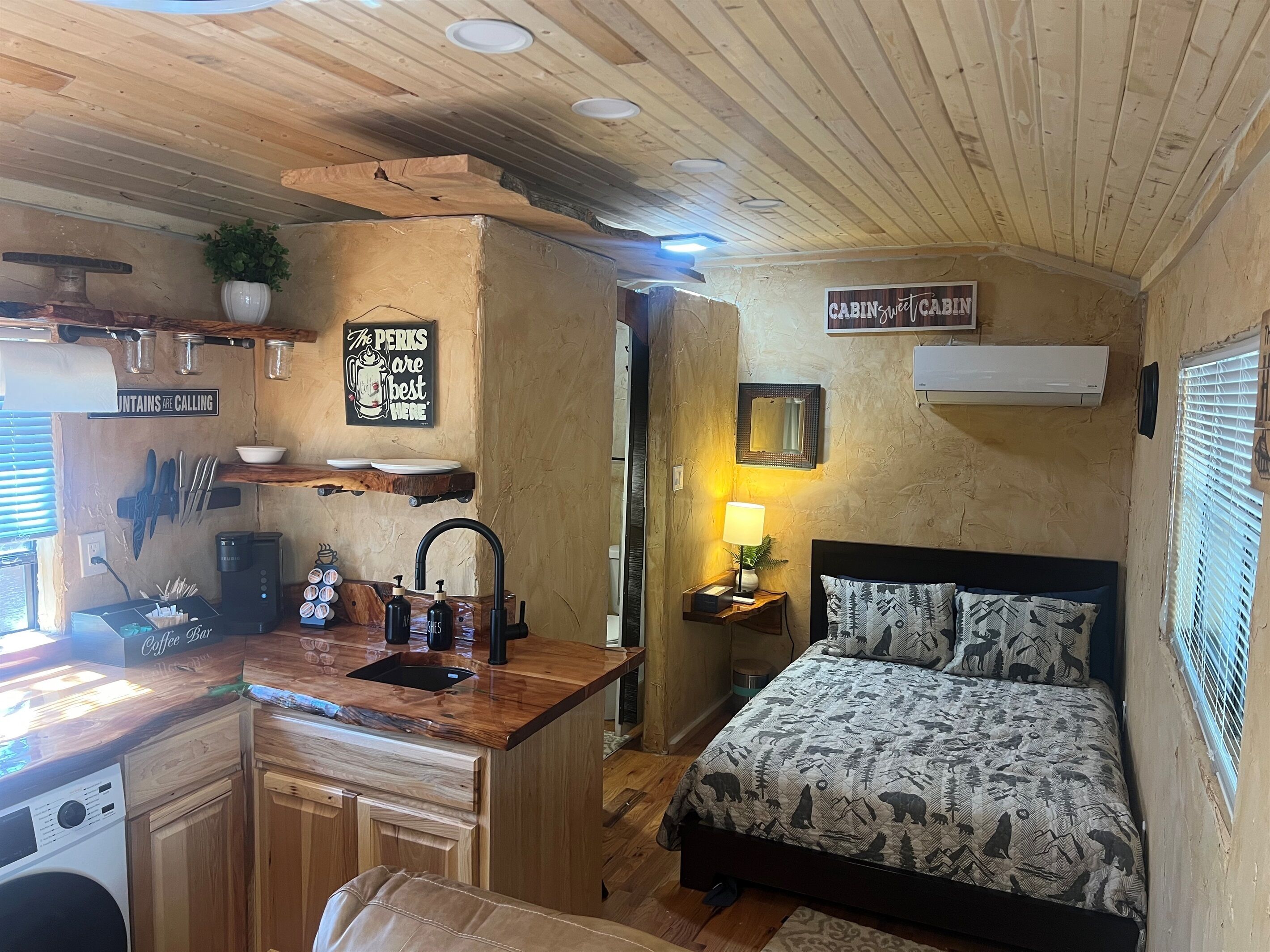1 slaapkamer, een strijkplank/strijkijzer, wifi, beddengoed