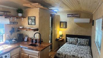 1 slaapkamer, een strijkplank/strijkijzer, wifi, beddengoed