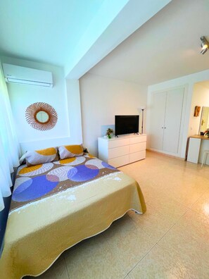 1 bedroom, iron/ironing board, Internet, bed sheets - Colina 10 Studio by Residea (Torremolinos)