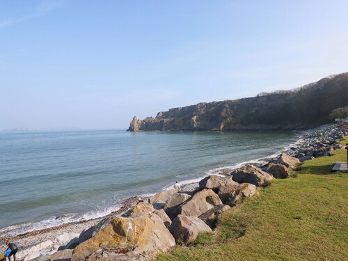 82 Manorbier Park