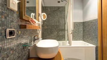 Loft familiare | Bagno | Doccia, set di cortesia gratuito, asciugacapelli, asciugamani