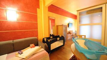 Familien-Loft | Zimmersafe, Schreibtisch, laptopgeeigneter Arbeitsplatz