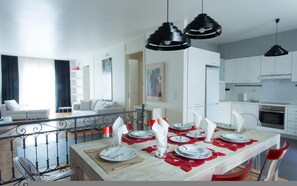 公寓 | 2 多间卧室、办公桌