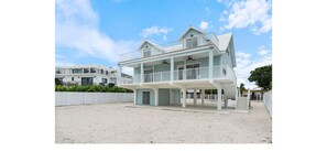 Exterior - Beautiful waterfront home in Islamorada, Fl Keys! Ready for only your clothes!! (Tavernier)