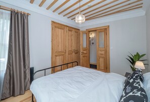 2 quartos, ferros/tábuas de passar roupa, Wi-Fi, roupa de cama