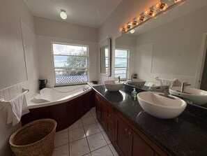Hair dryer, towels, toilet paper - Ocean-View Villa with Infinity Pool, St.Kitts (Frigate Bay)