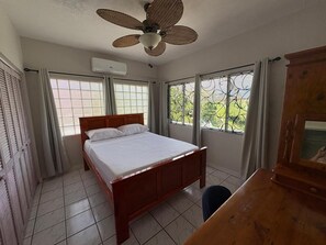 3 bedrooms, iron/ironing board, internet, bed sheets - Ocean-View Villa with Infinity Pool, St.Kitts (Frigate Bay)