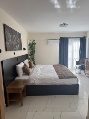 ルーム バルコニー | ノートパソコン用作業スペース、WiFi (無料)