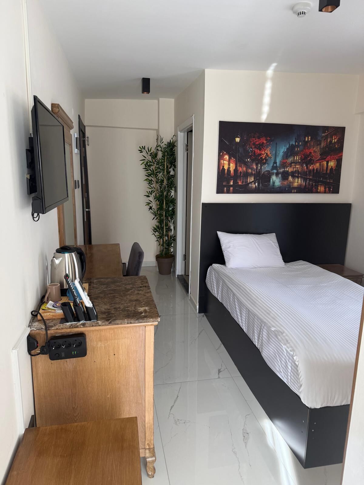 シングルルーム バルコニー | ノートパソコン用作業スペース、WiFi (無料)