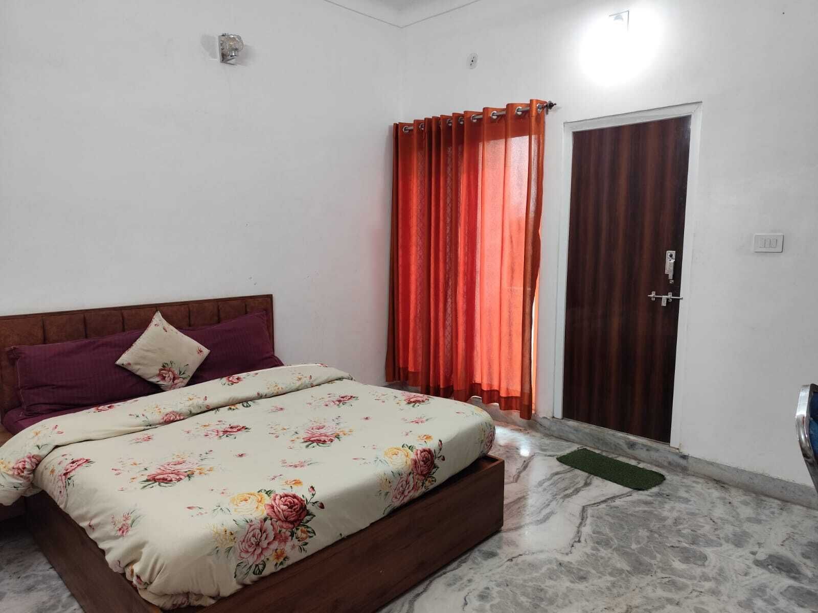 Standard Room, Balcony | Desk, free WiFi