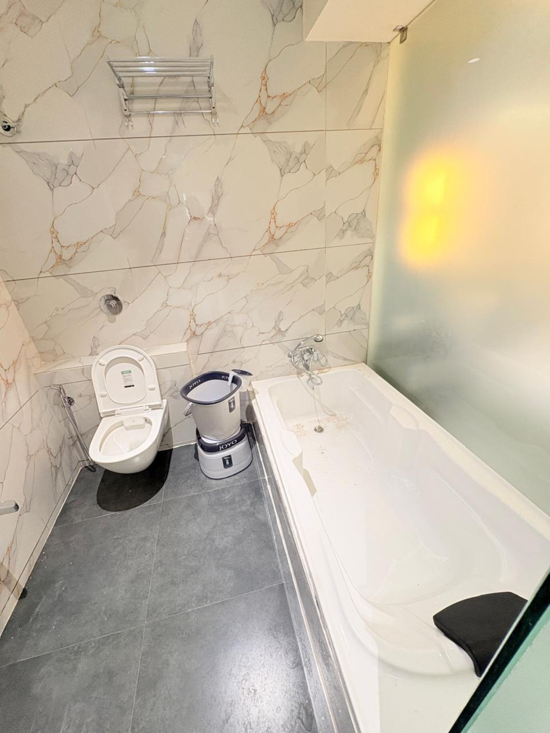 Deluxe Room | Bathroom | Shower, free toiletries, hair dryer, towels