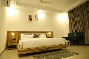Desk, free WiFi - Hotel Canada (Ahmedabad)