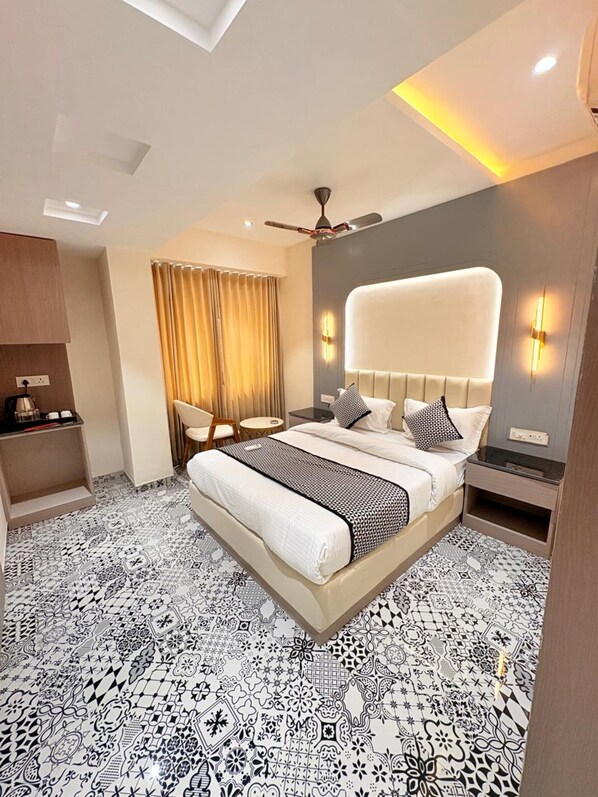 Desk, free WiFi - Hotel Canada (Ahmedabad)