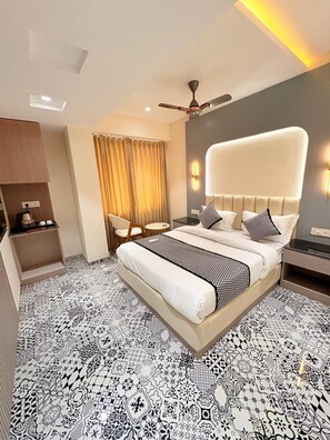 Desk, free WiFi - Hotel Canada (Ahmedabad)