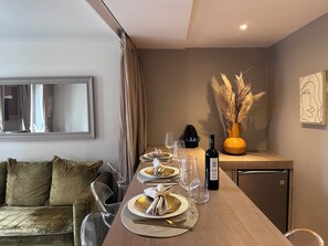 Dining room - 1532 Mouffetard (Paris)