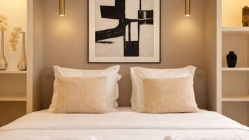 Apartamento Deluxe, vistas a la ciudad | Tabla de planchar con plancha, wifi gratis, ropa de cama