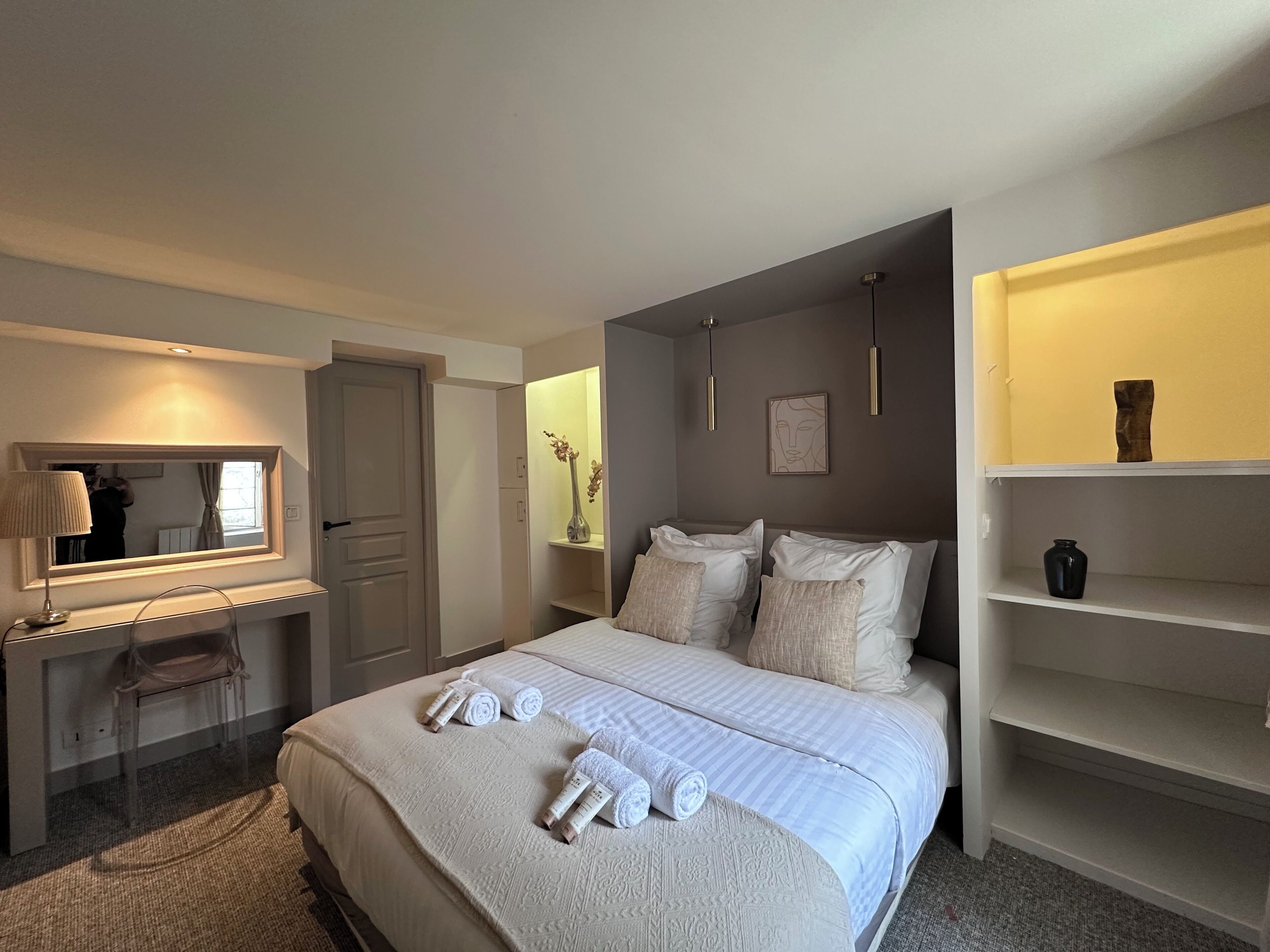 Lägenhet Deluxe - utsikt mot staden | Strykjärn/strykbräda, gratis wi-fi och sängkläder