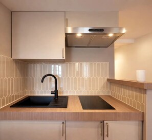 Deluxe-lejlighed - byudsigt | Privat køkken | Espressomaskine, elkedel, brødrister, højstol