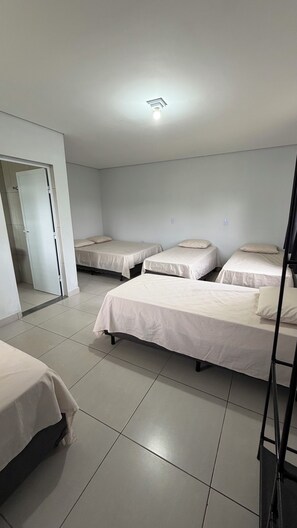 8 bedrooms, free WiFi, bed sheets