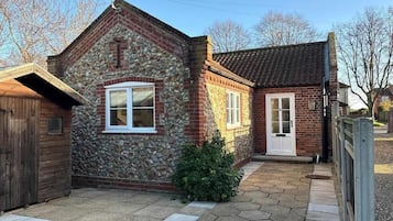 Cottage, 2 Bedrooms, Pets Allowed | Exterior