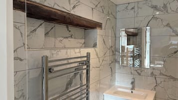 Cottage, 2 Bedrooms, Pets Allowed | Bathroom