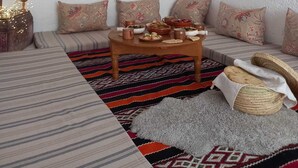 A cozy living room with a sofa set, a coffee table, and a patterned rug. - Casa Marmoucha View Steppes de l'Atlas Yoga Retreat 11 pers (Aichoune)