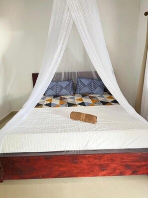 Double Room - Thousands of Bottles (Bukit Lawang)