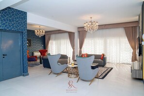 Living area - Sujimoto Residence 23 Mac Donald Road  (Lagos)