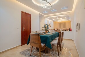 Dining - 2 Suites King • 2 Salons•3 min Guéliz & Carré Eden (Marrakesh)
