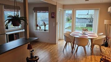 Nhà, 3 phòng ngủ, quang cảnh núi | Phòng ăn