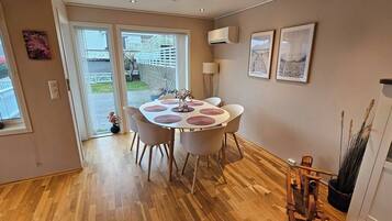 Nhà, 3 phòng ngủ, quang cảnh núi | Phòng ăn