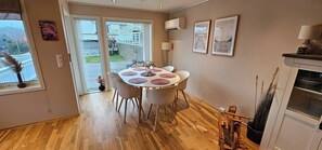 House, 3 Bedrooms, Mountain View | Dining room