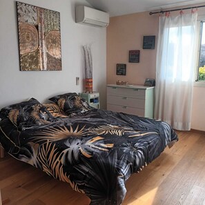 4 bedrooms, iron/ironing board, free WiFi