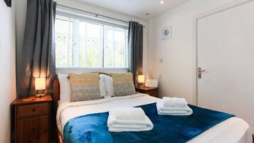 1 bedroom, desk, iron/ironing board, WiFi