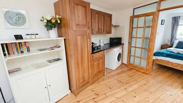 Desk, iron/ironing board, WiFi, bed sheets