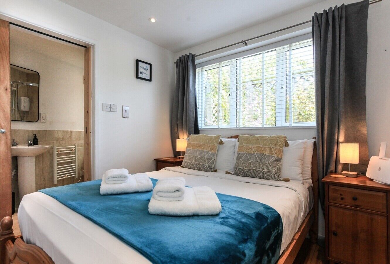 1 bedroom, desk, iron/ironing board, WiFi