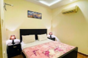 Soundproofing, iron/ironing board, free WiFi - Noor B&B  (Islamabad)