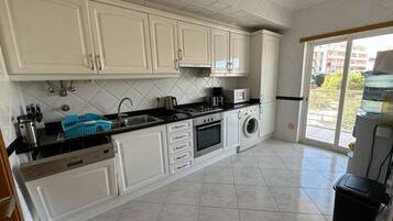 Apartment, 2 Bedrooms, Accessible, Balcony | Laundry