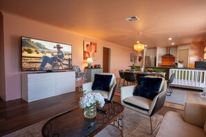 Smart TV - Little getaway in Spearwood (Spearwood)