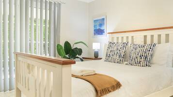 4 bedrooms, iron/ironing board, travel cot, WiFi